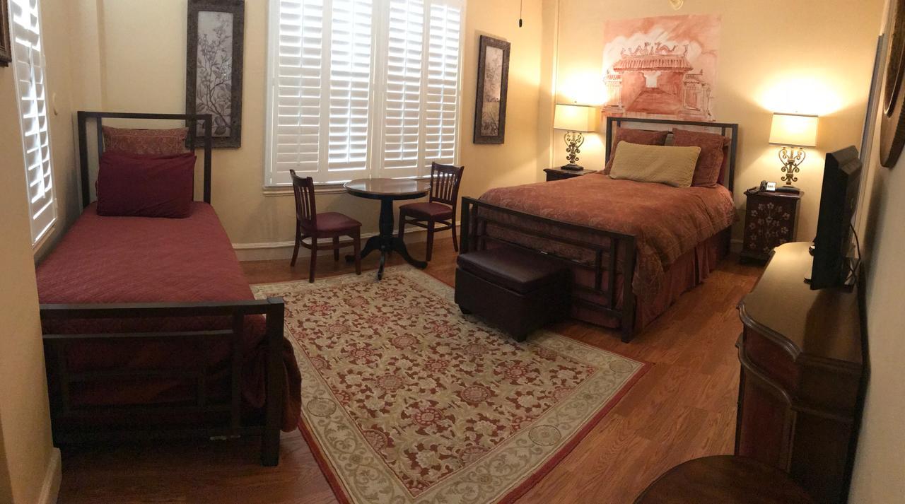Mayflower Hotel 2*
